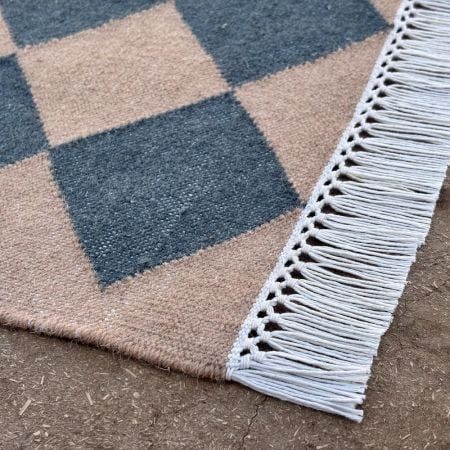 Handmade Beige Cotton Modern Dhurrie For Living Room